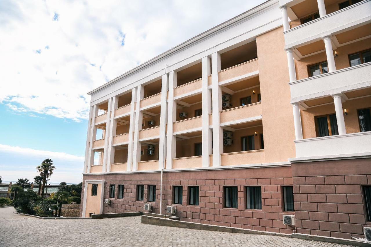 Old Gagra Hotel Bagian luar foto