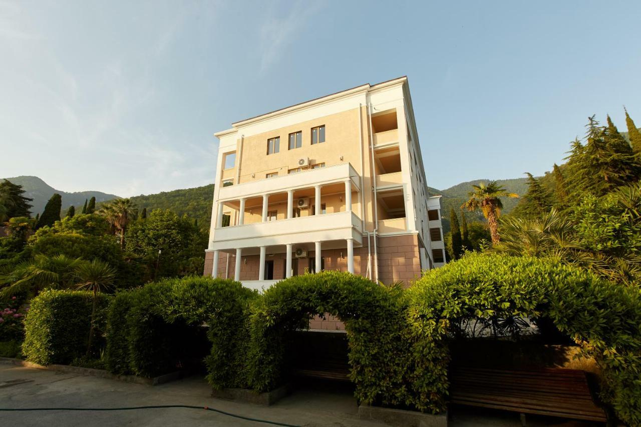 Old Gagra Hotel Bagian luar foto