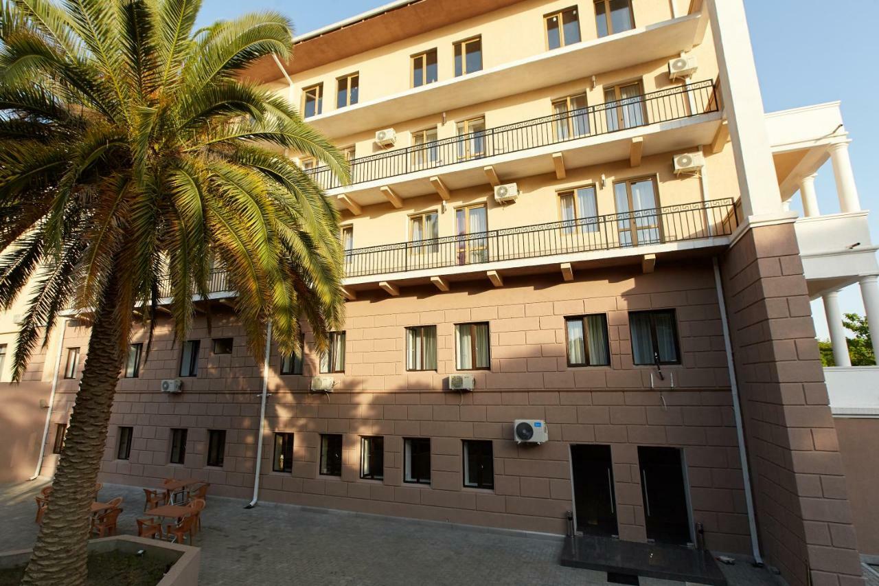 Old Gagra Hotel Bagian luar foto
