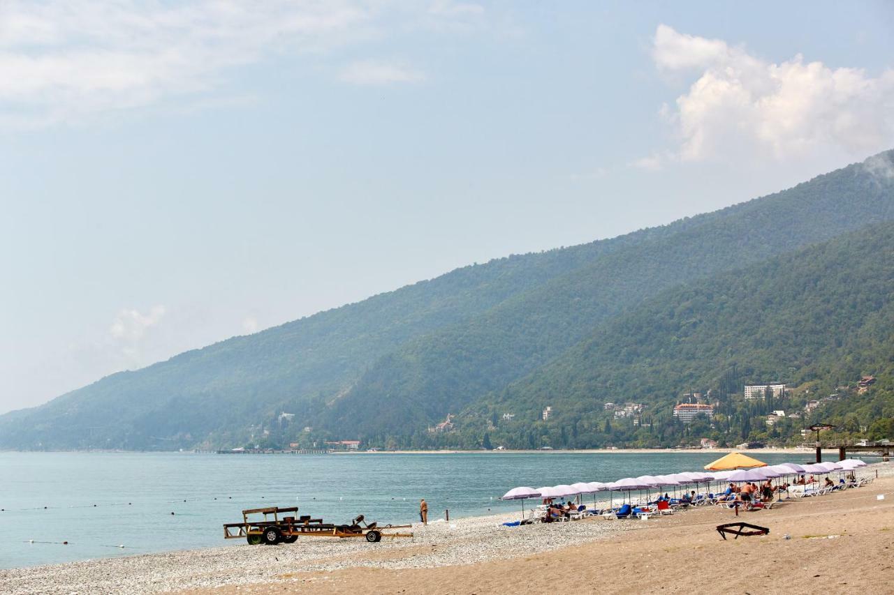 Old Gagra Hotel Bagian luar foto