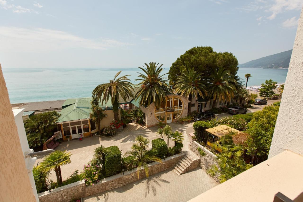 Old Gagra Hotel Bagian luar foto